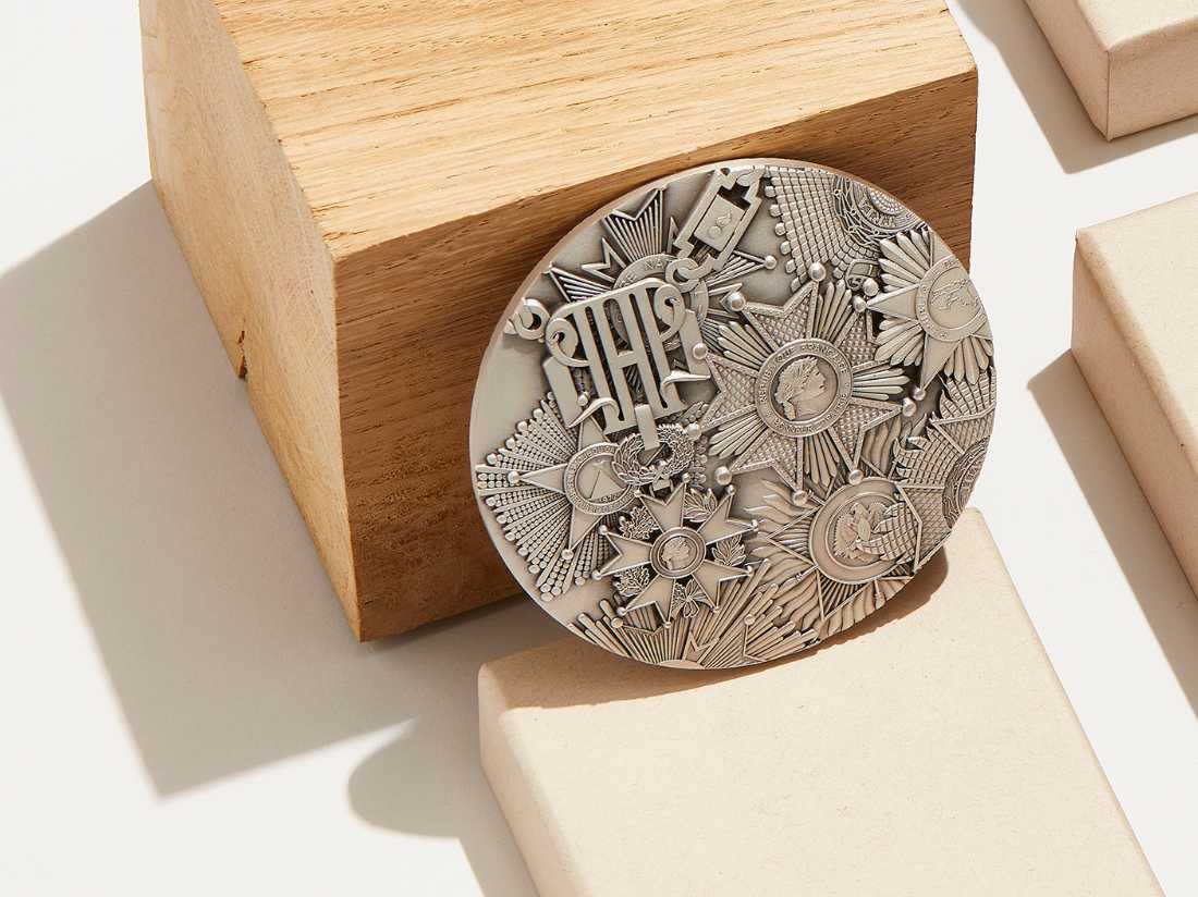 médaille finition patinée